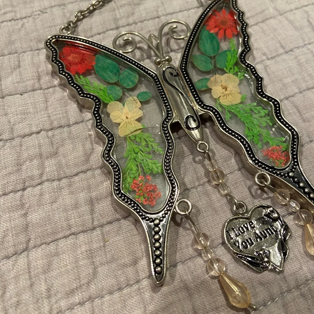 Butterfly Pressed Flower Suncatcher – “I Love You Aunt” Charm